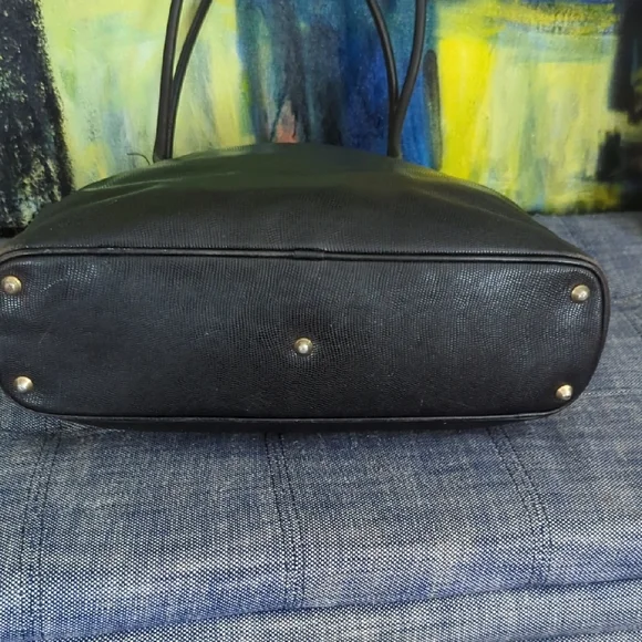 Henri Bendel VINTAGEClassic LG shoulder tote-Black Textured Leather Zip Closure